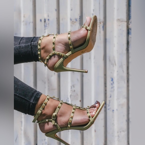 HIGH HEEL - Picture 3 of 3